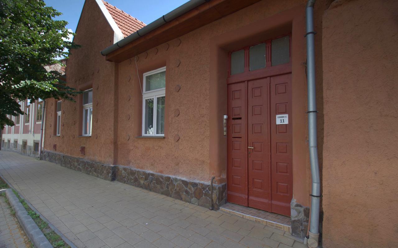 Oazis Apartman Έγκερ Εξωτερικό φωτογραφία