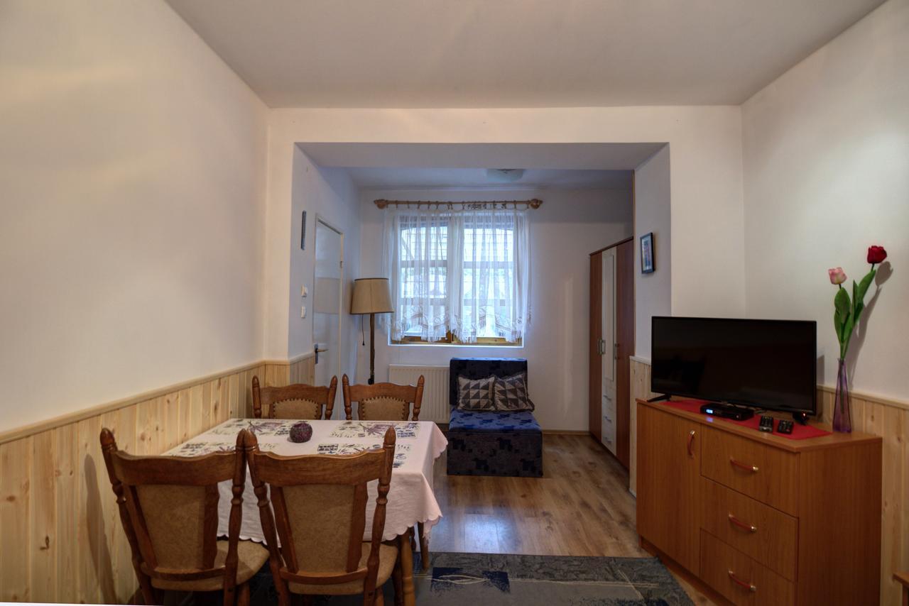 Oazis Apartman Έγκερ Εξωτερικό φωτογραφία