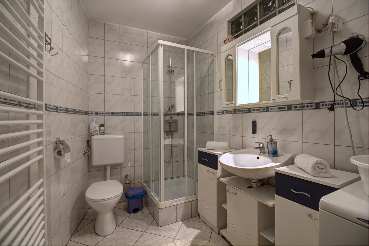 Oazis Apartman Έγκερ Εξωτερικό φωτογραφία