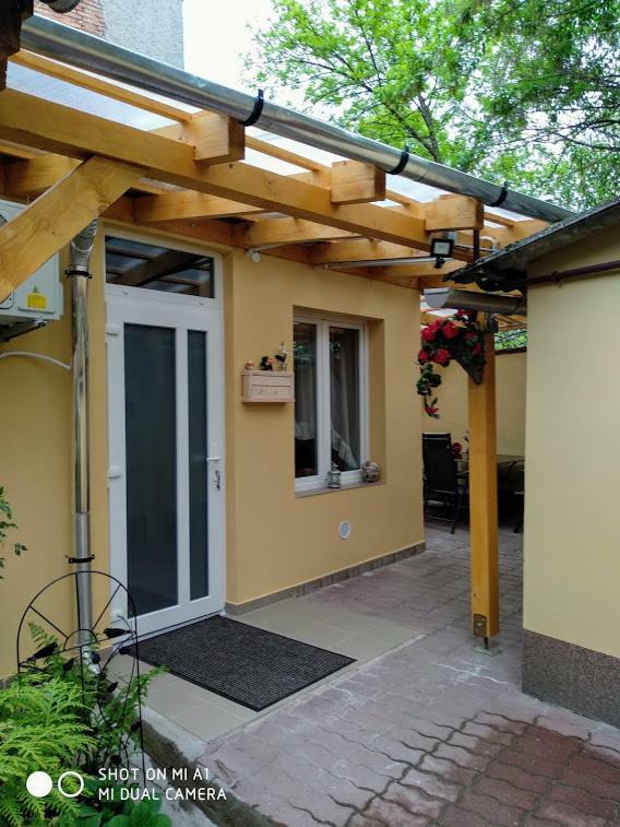 Oazis Apartman Έγκερ Εξωτερικό φωτογραφία